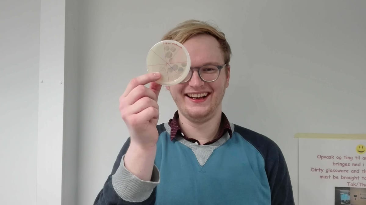 Christoffer with a phage to test against ETEC